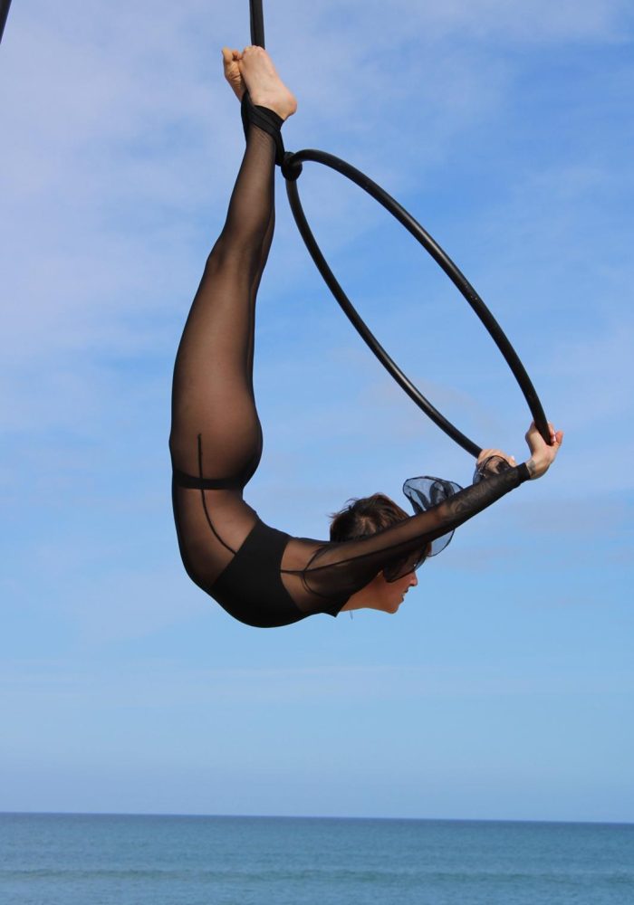 feet hang